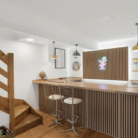 2 Bed In Oc-lr200 Appartement