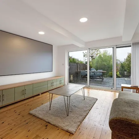 The Viewpoint 보우네스온윈더미어