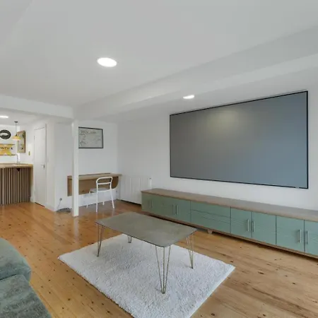 2 Bed In Oc-lr200 Apartment *