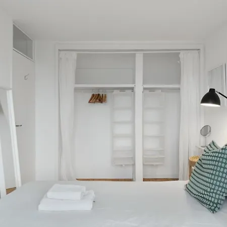 2 Bed In Oc-lr200 Apartment