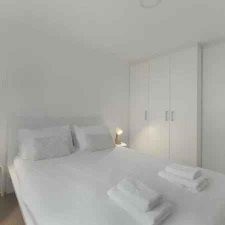Apartment 2 Bed In Oc-lr200